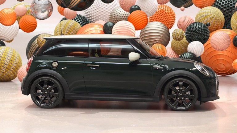 MINI Hatch Resolute Edition cu 3 uşi – Verde Rebel