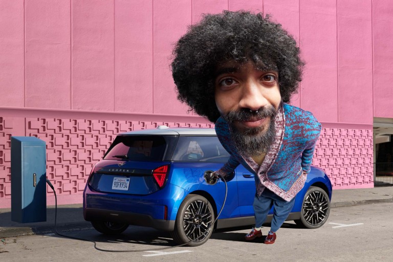 MINI pur electric - încărcare - încărcare la staţii publice