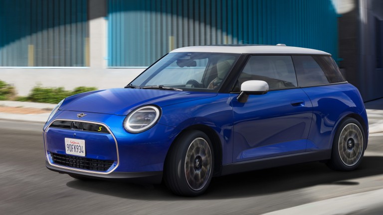 MINI pur electric - experienţă digitală - modernizări conectate