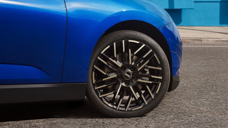 MINI pur electric - galerie exterior - detalii roată