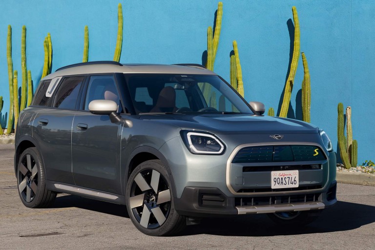 MINI Countryman pur electric - încărcare - încărcare la locul de muncă